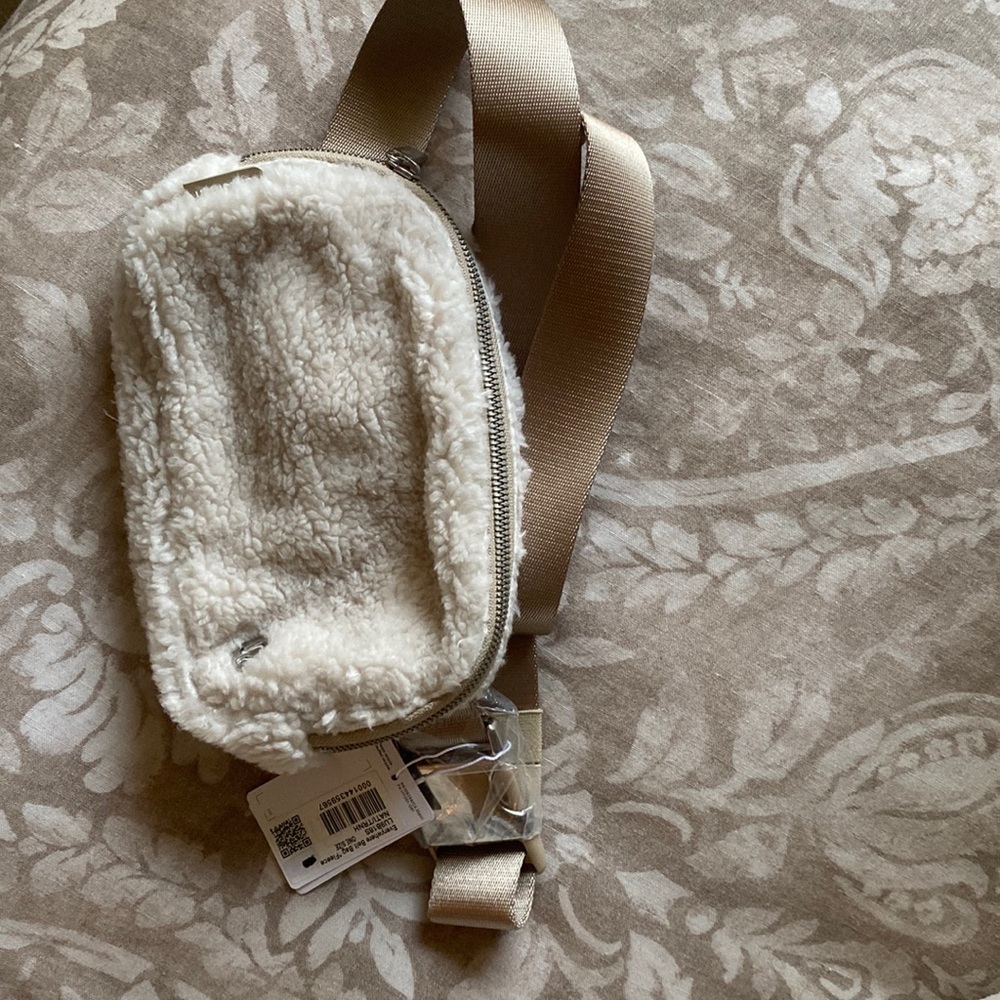Everywhere Belt Bag “Fleece”